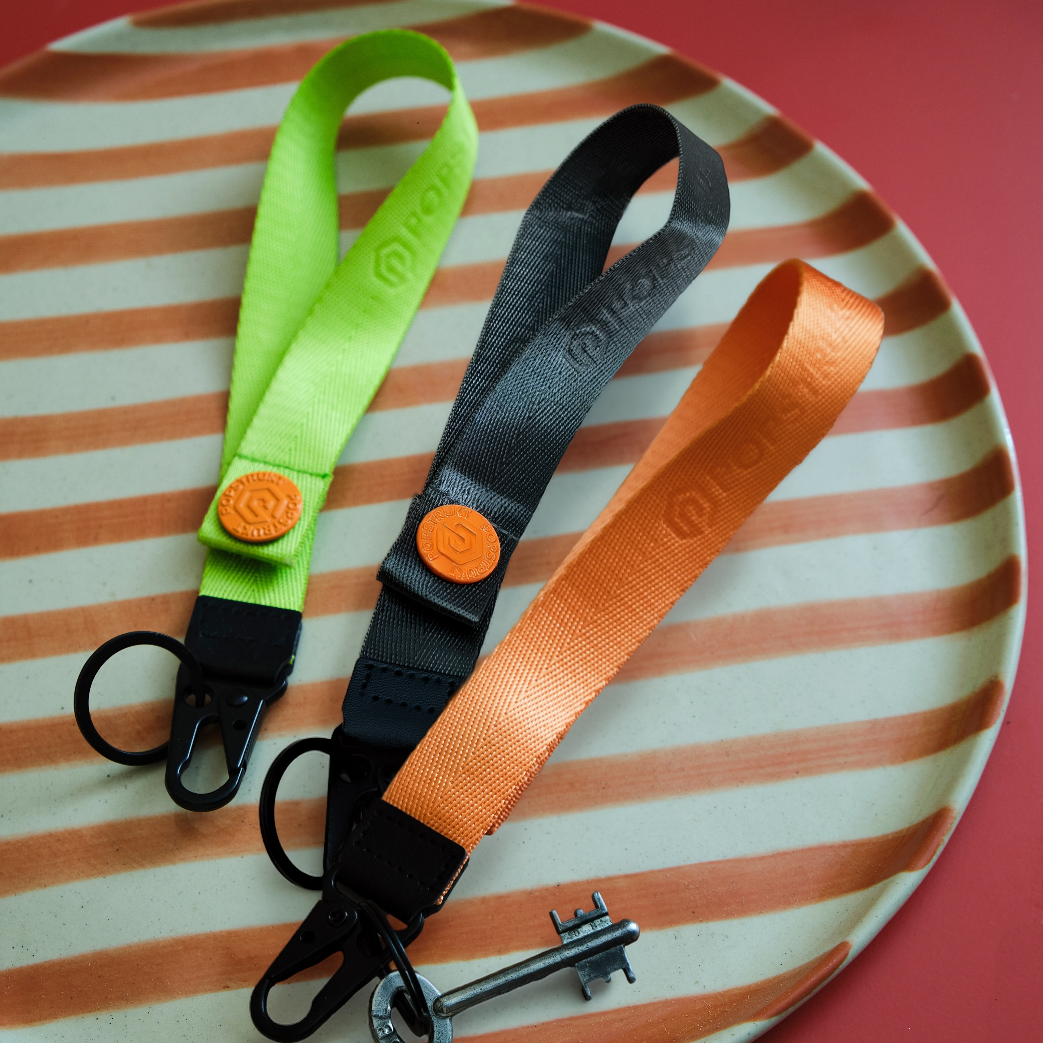 charcoal_keyring_4_734d3977-baaa-4bd6-a967-1b9dc0a6a5a6.jpg